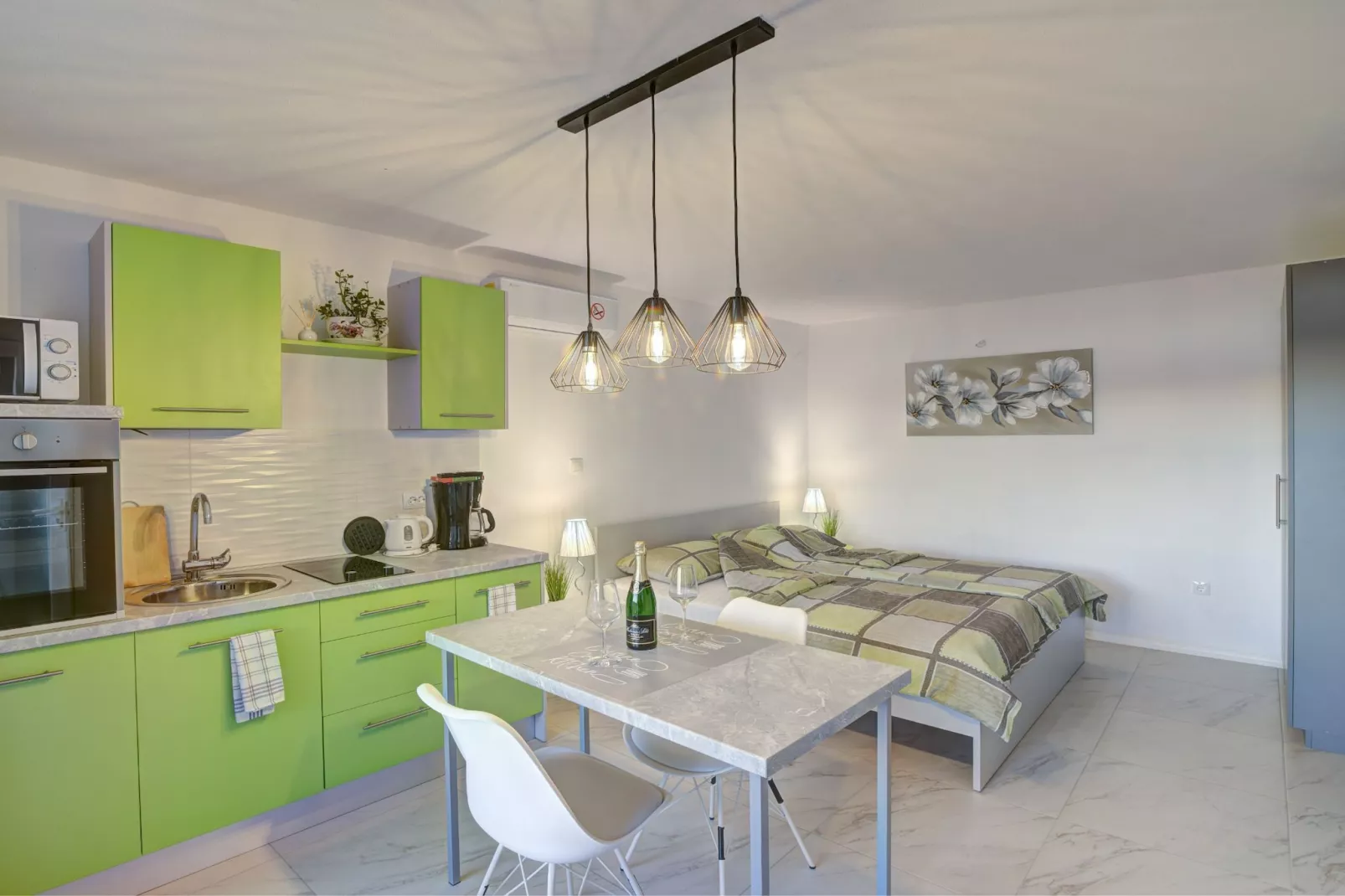 Apartments Luka & Leona - Studio Apartment with Terrace Leona