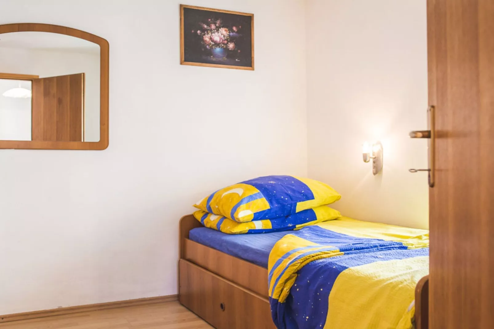 Apartments Jug - Studio Apartment with Private Garden