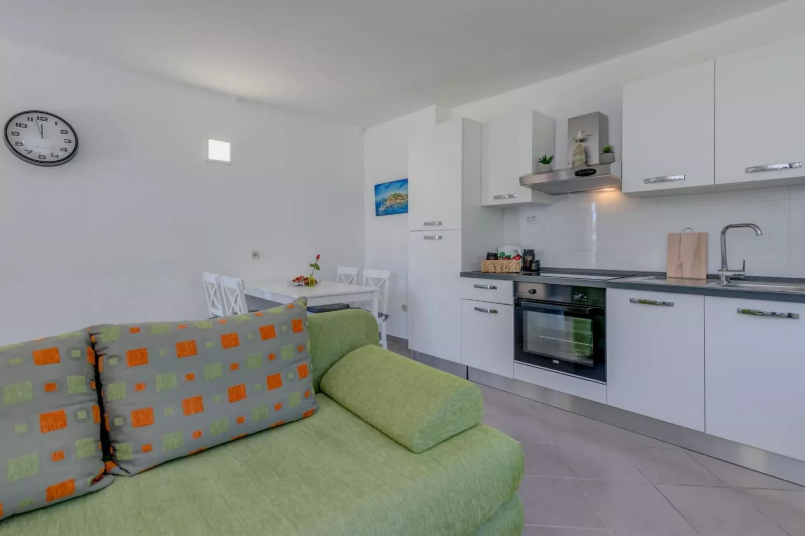 Seaside Getaway Holiday Home with Patio Slatine - Three Bedroom Holiday Home