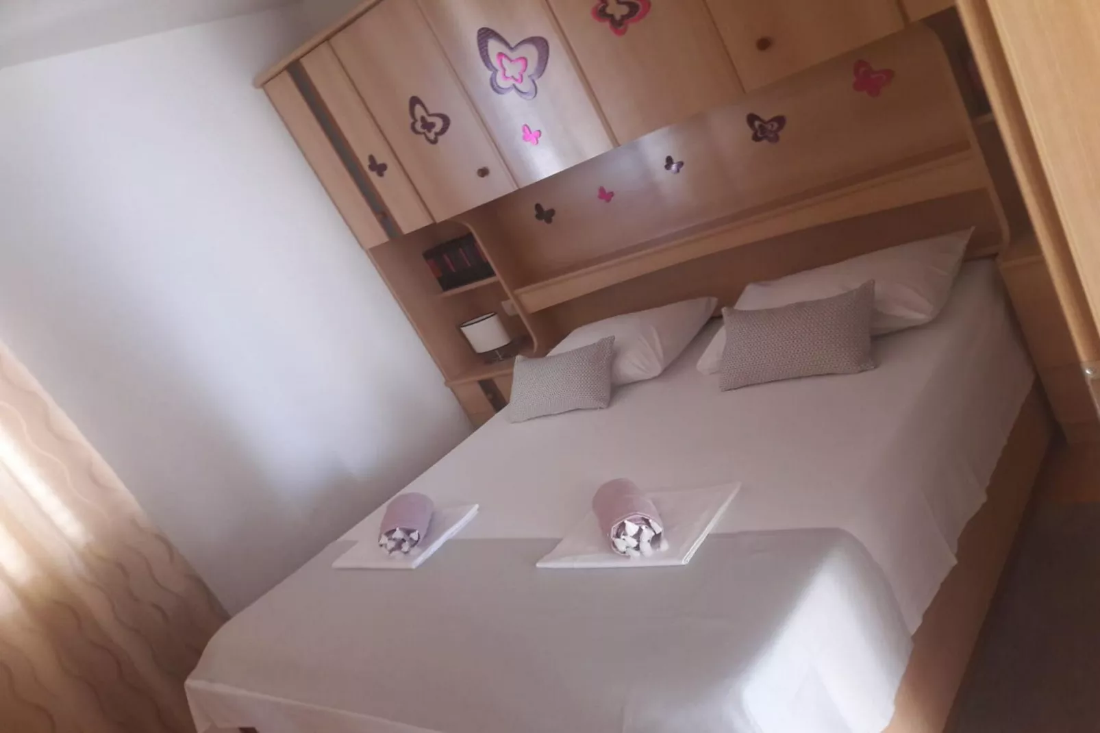 Mastrinka Bright Apartment with Free Parking and Modern Amenities - Two Bedroom Apartment