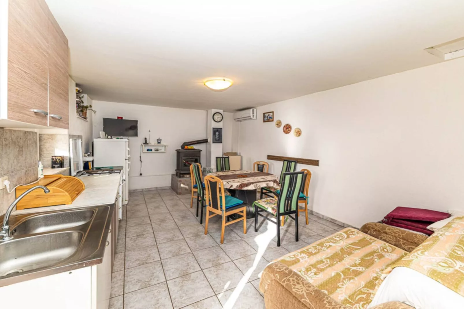 Countryside Idyllic Holiday Home with Pool - Three Bedroom Holiday Home with Pool