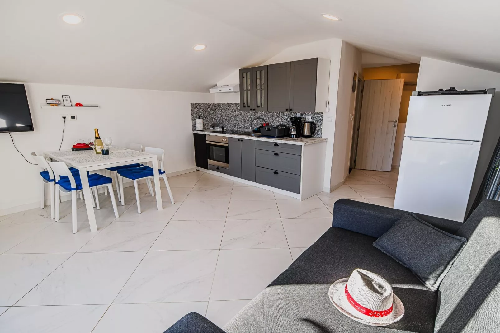 Sleek and Stylish Umag Apartments with Sea View - Two Bedroom Apartment with Terrace (owner 2)