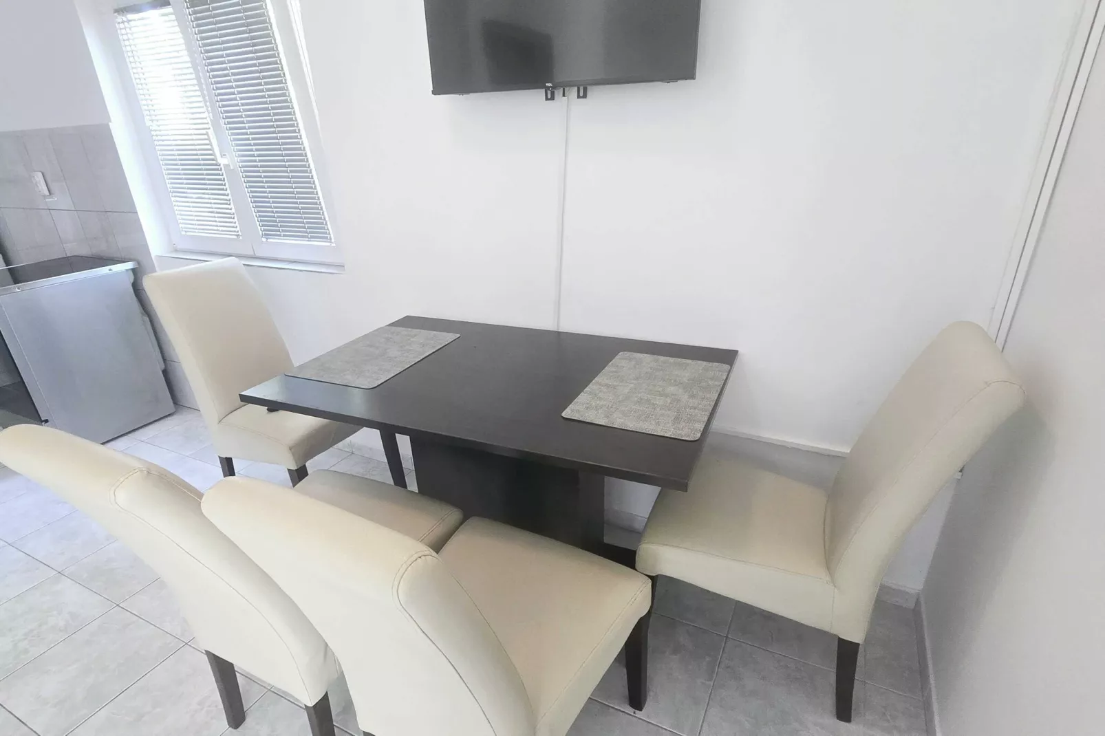 Apartments Mateo - One Bedroom Apartment - White