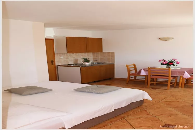 Apartments Juras - Studio Apartment with Balcony and Side Sea View (Tea)