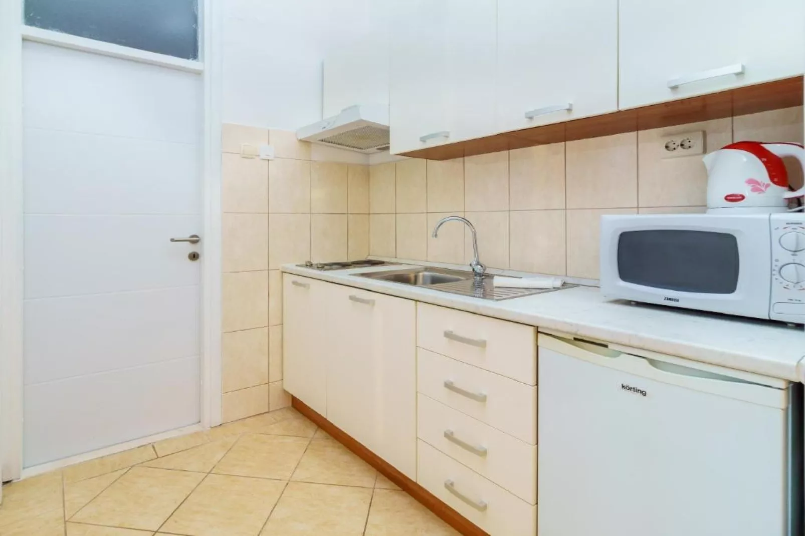 Lumbarda Resort Apartments - Standard One-Bedroom Apartment  F11