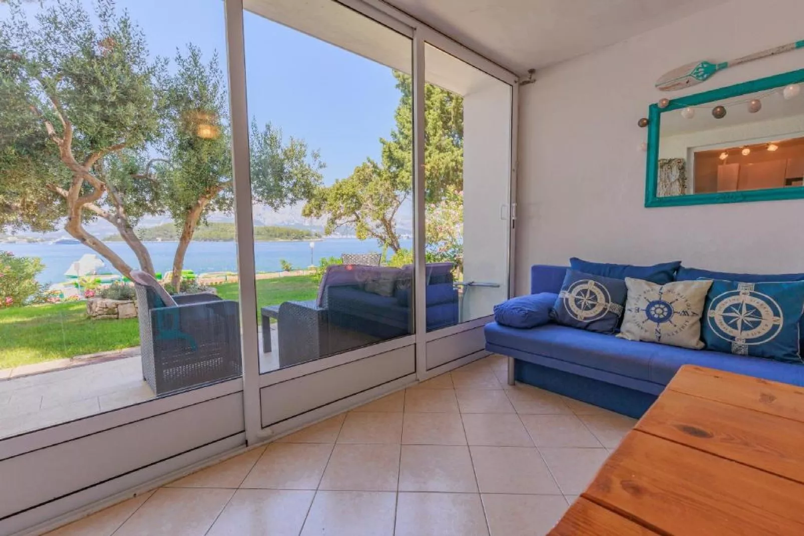 Lumbarda Resort Apartments -Comfort One Bedroom Apartment  E8
