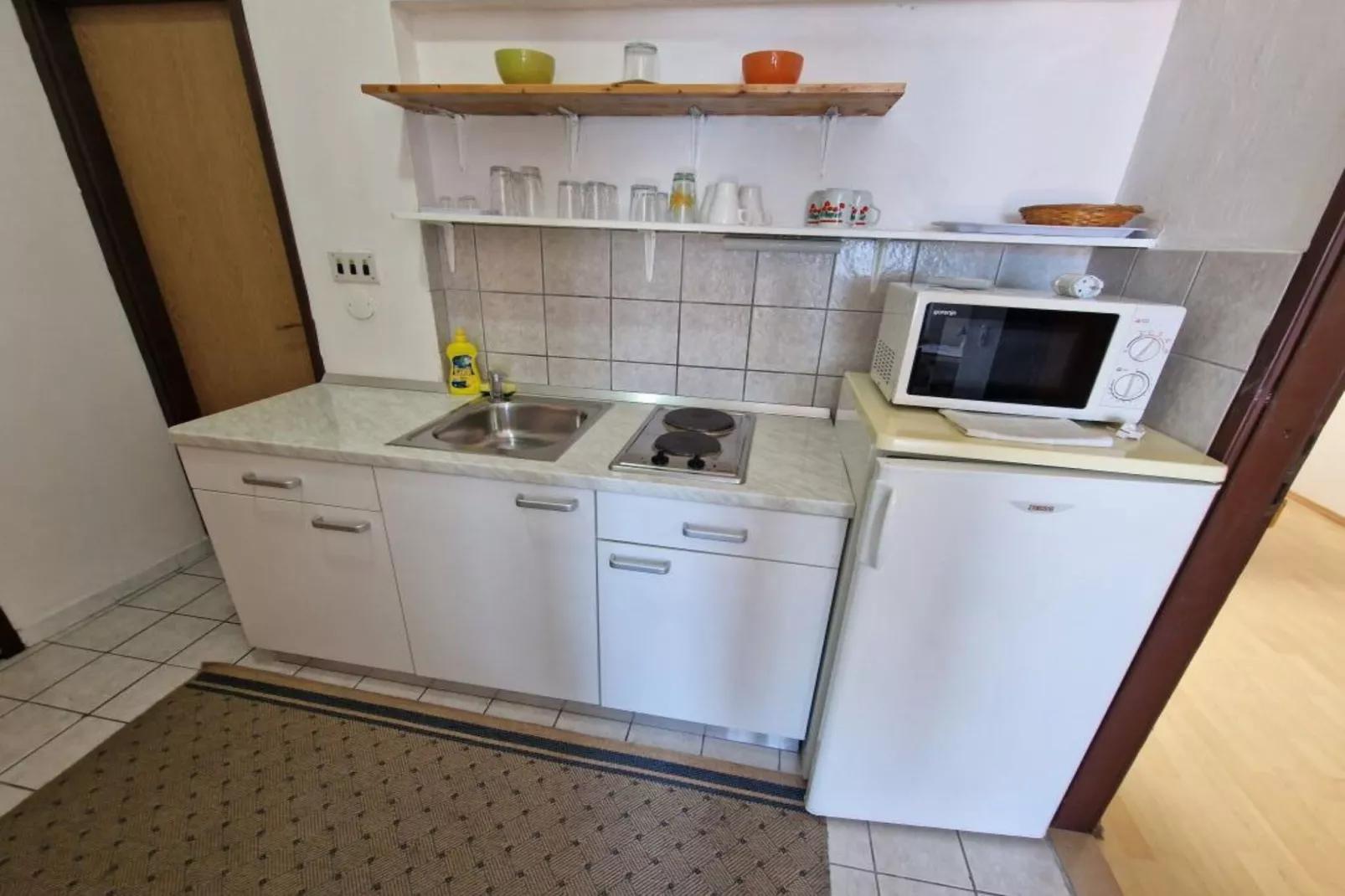 Two Bedroom  Apartment with Terrace and Sea View 4