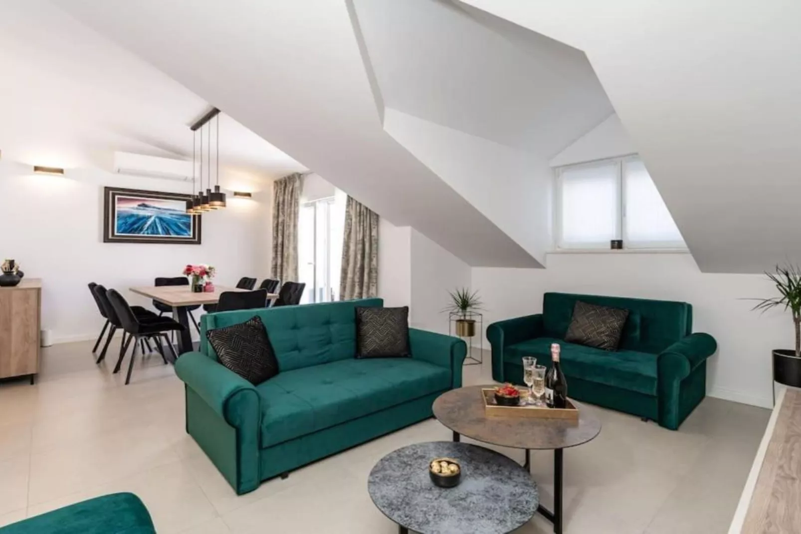 Friends & Family Home - Four Bedrooms Apartment