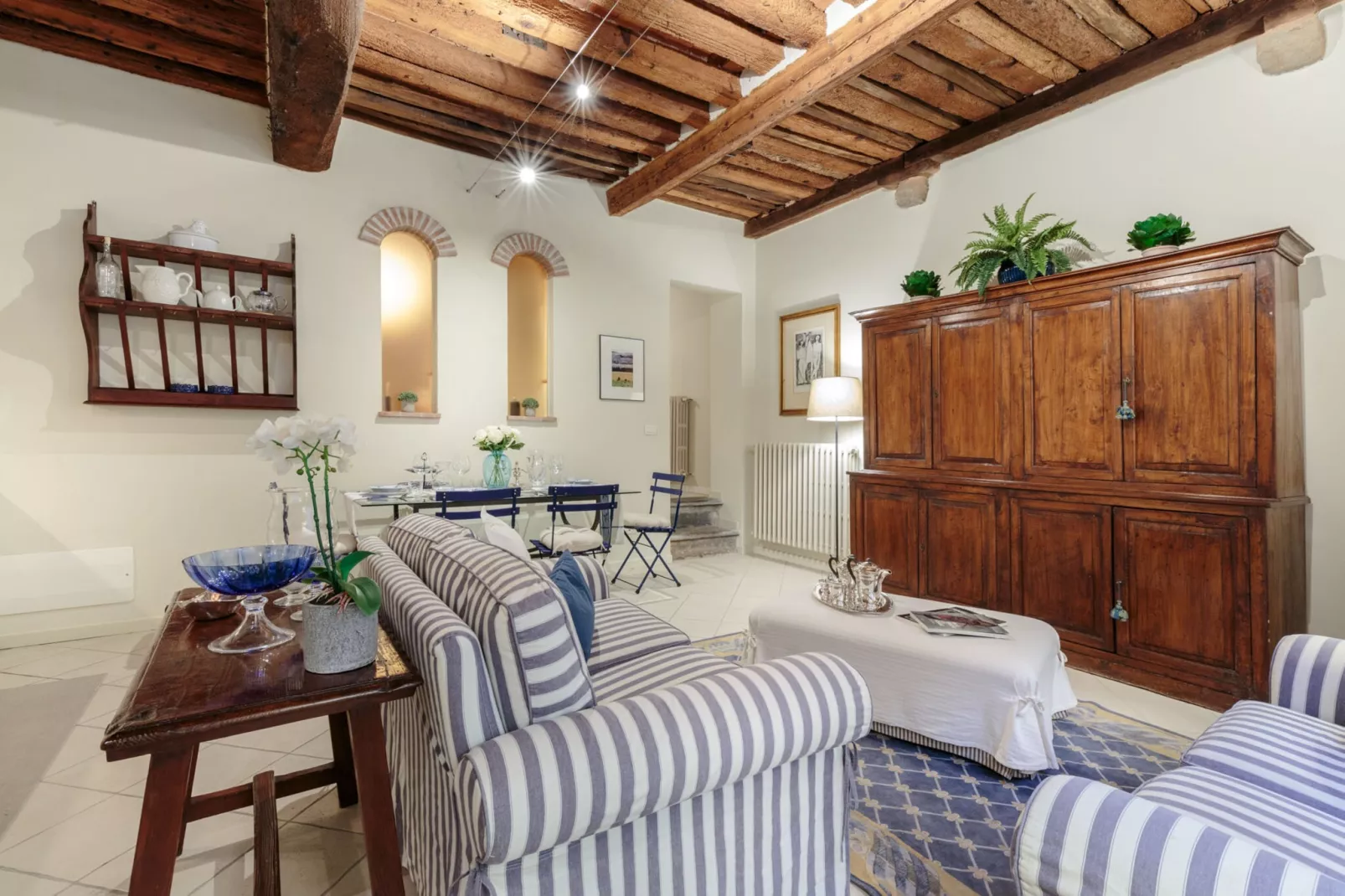 The 1400's Apartment