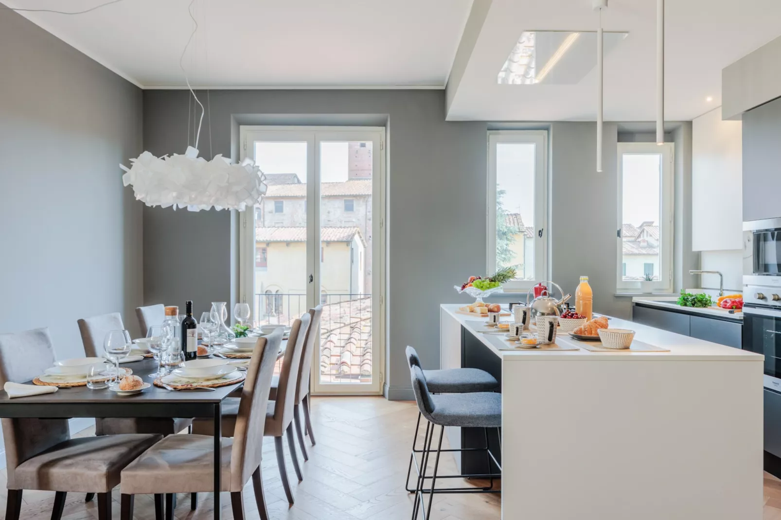 Casa Grey, Contemporary Penthouse