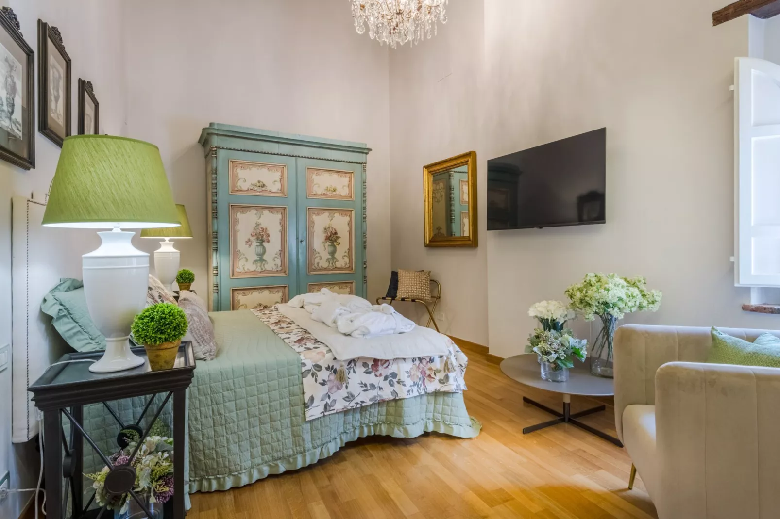 Castruccio's Heritage Haven