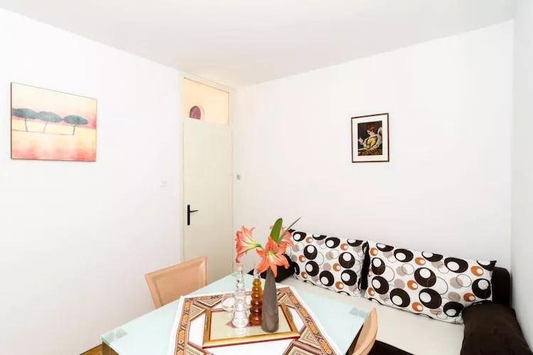 Apartment Dea - One-Bedroom Apartment with Terrace