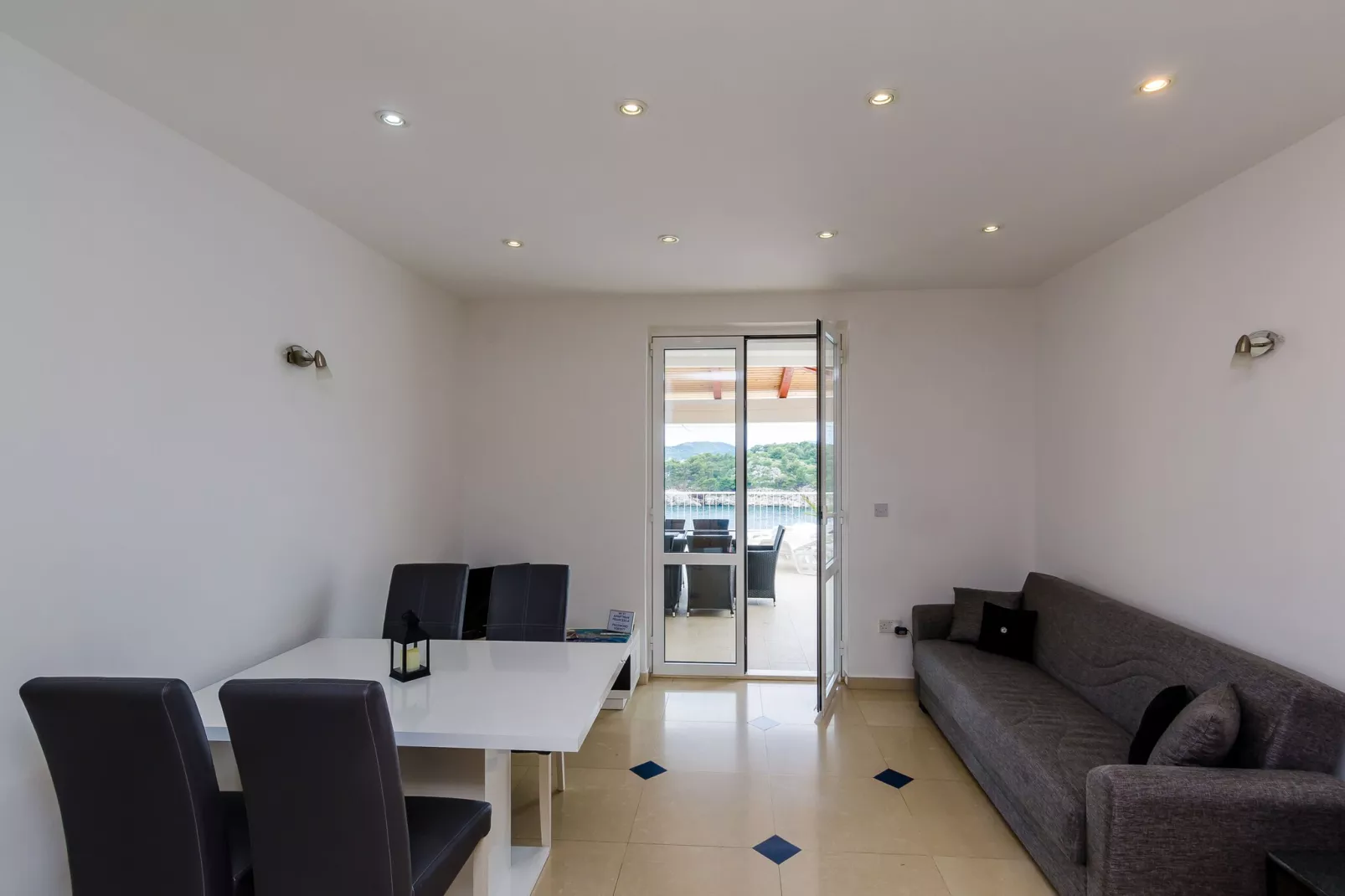 Apartment Franceska -Two-Bedroom Apartment with Terrace and Sea View