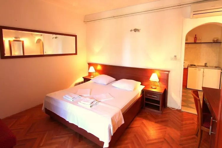 Guest House Zec - Studio with Balcony (2 Adults)