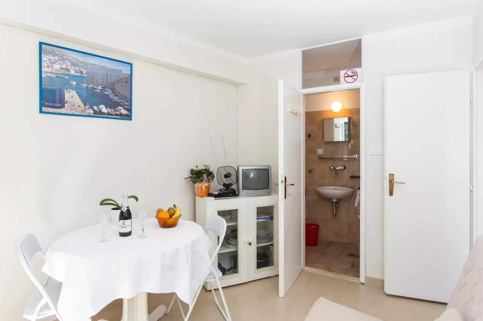 Apartments Ljubimir - Comfort One-Bedroom Apartment with Shared Terrace - Nono