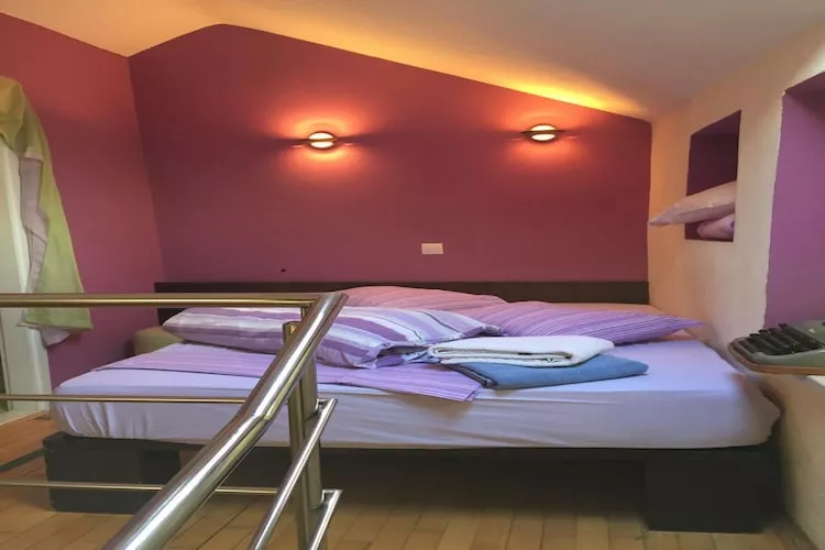 Apartments Elena (ST) - Duplex Studio Apartment (Purple)