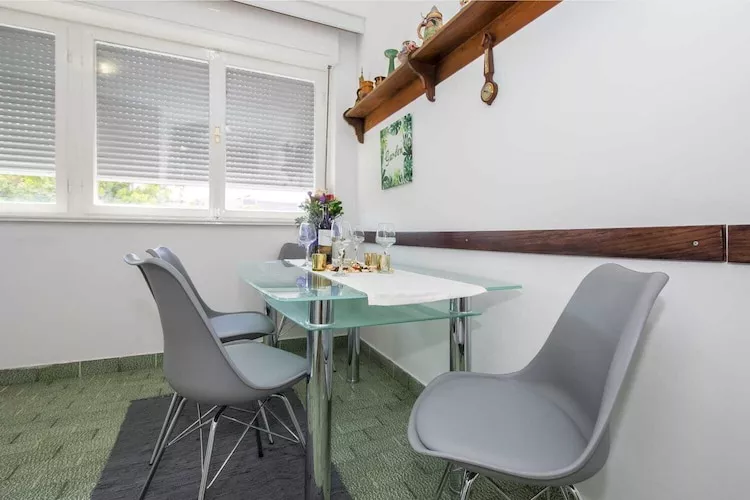 Luxury Split Center Apartment - Two Bedroom Apartment with Balcony