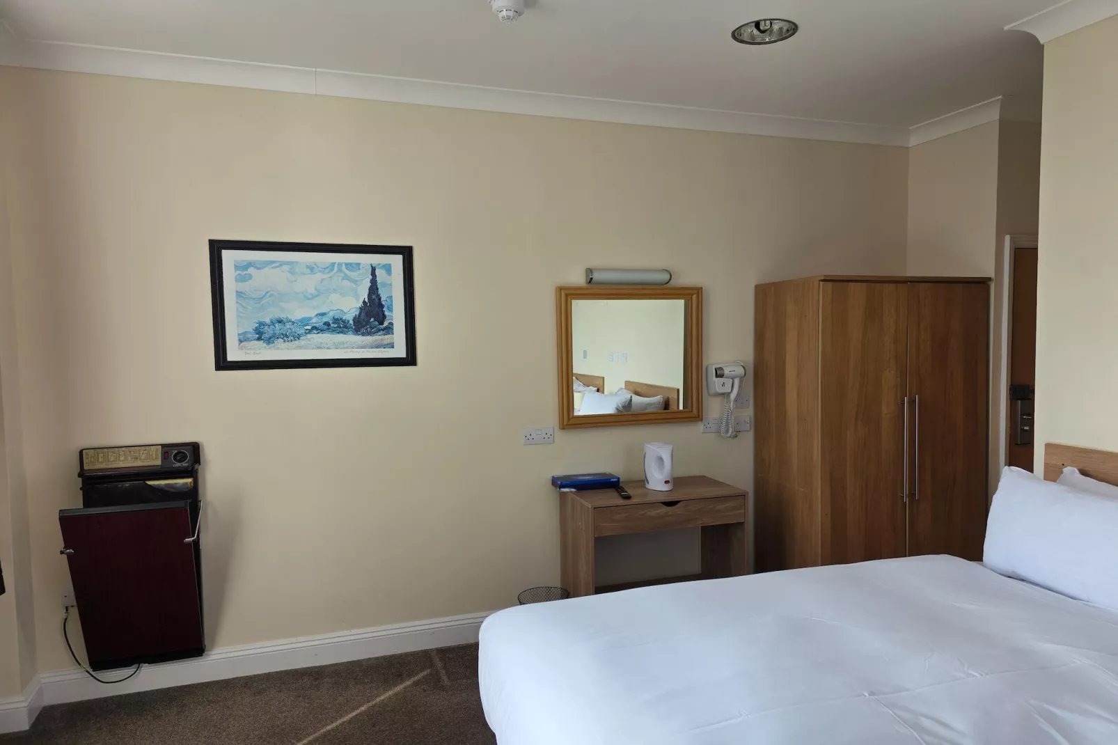 Russel Twin Room