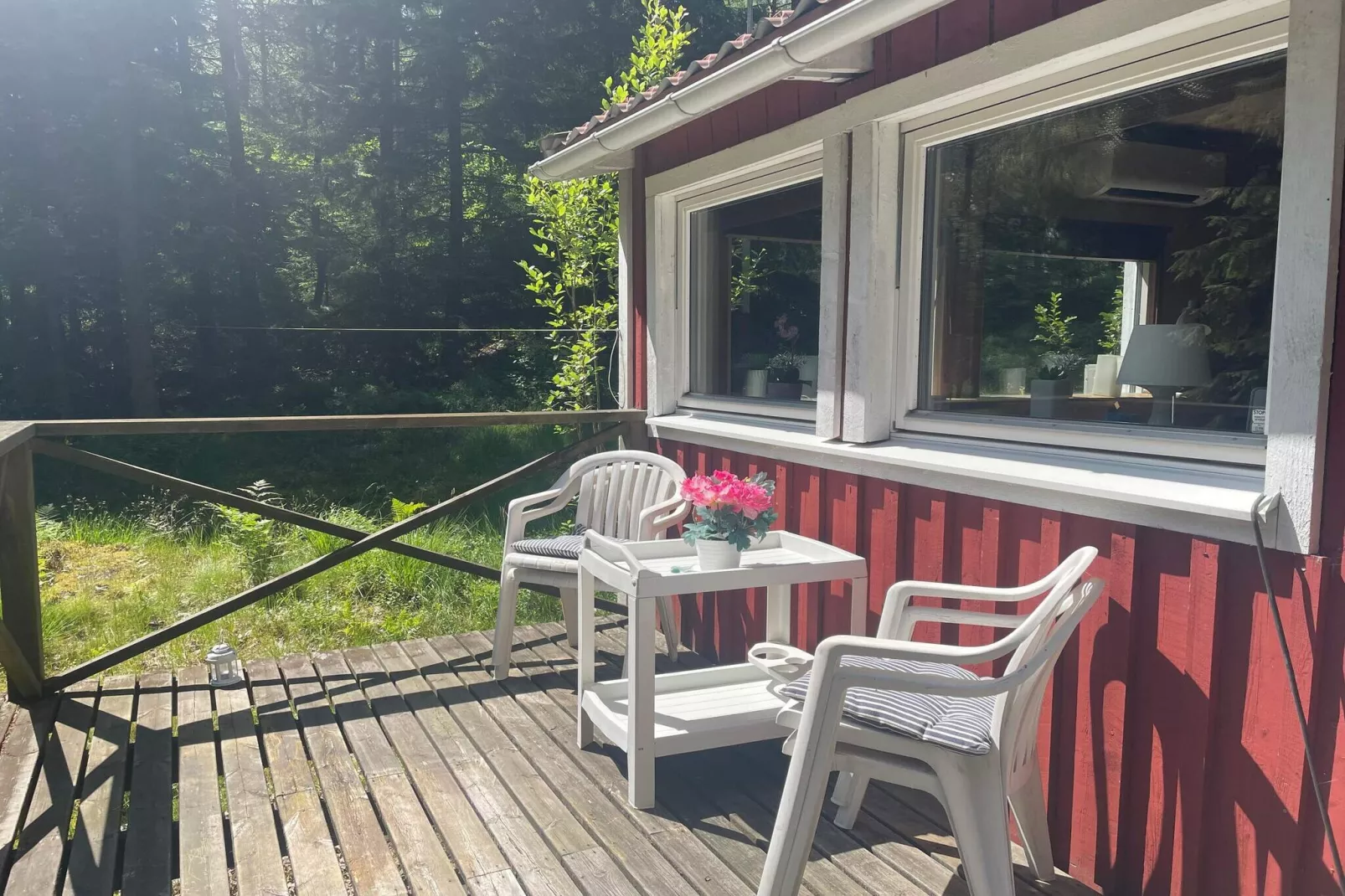 Abgeschiedener Aufenthalt im Wald mit Nebengebäude-Im Freien