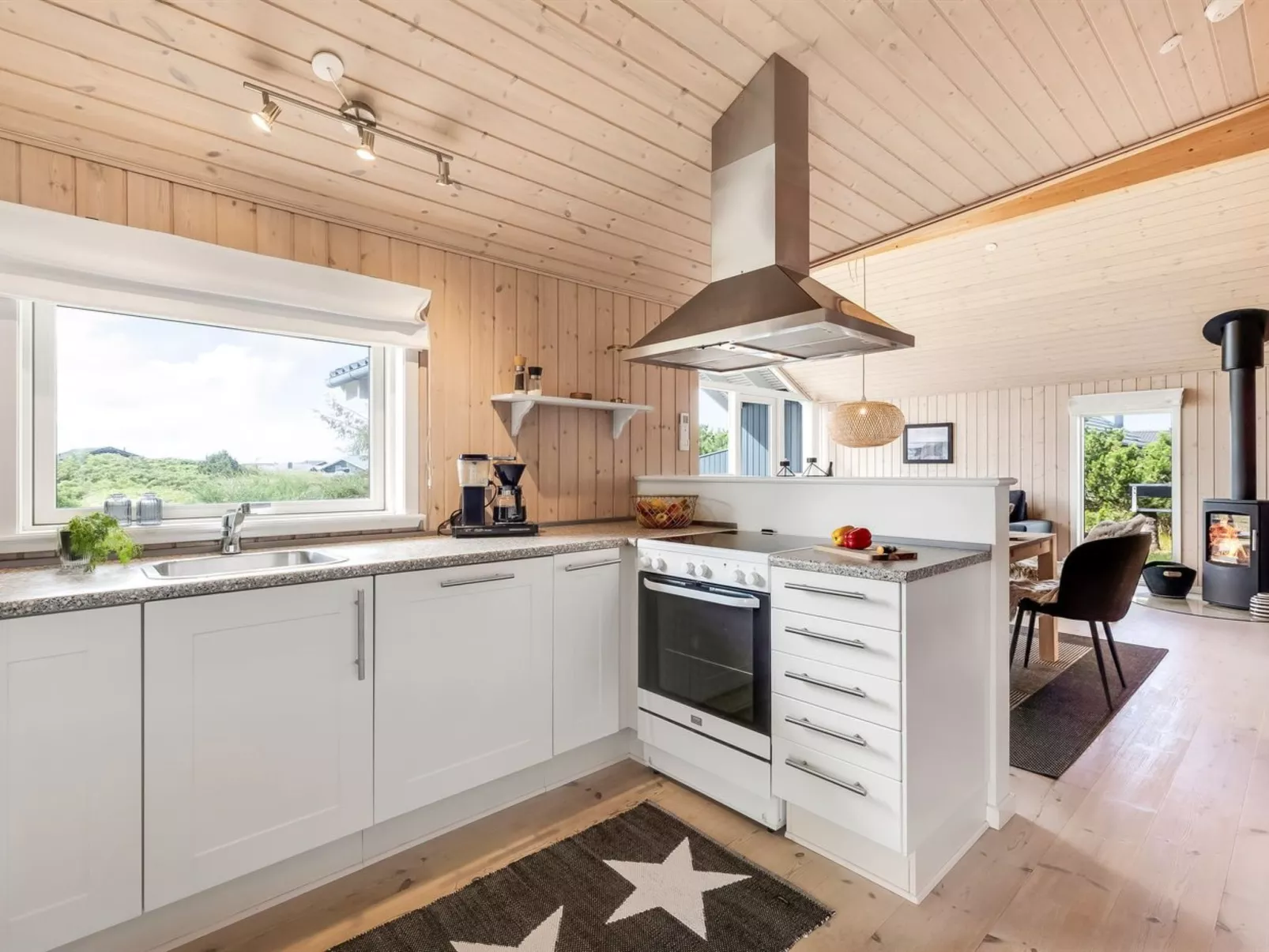 "Effie" - 500m from the sea-Drinnen