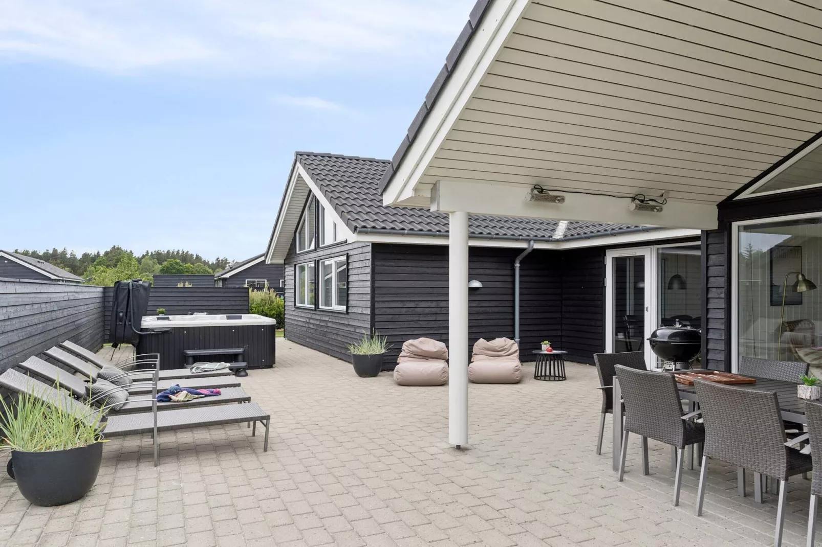 Luxury Retreat with Pool - By Traum Ferienwohnungen-Outdoor