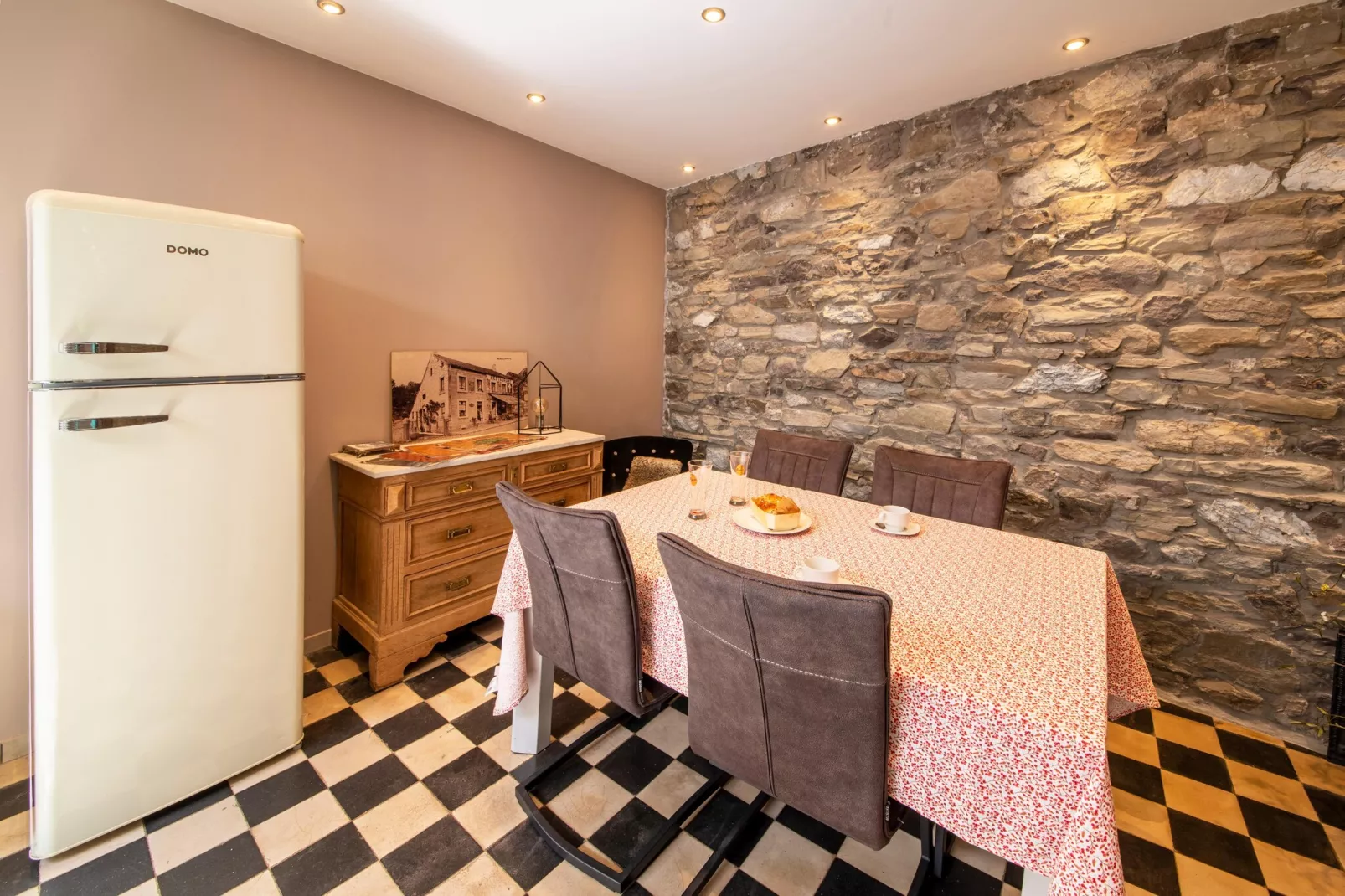 Pré des Veaux-Dining room