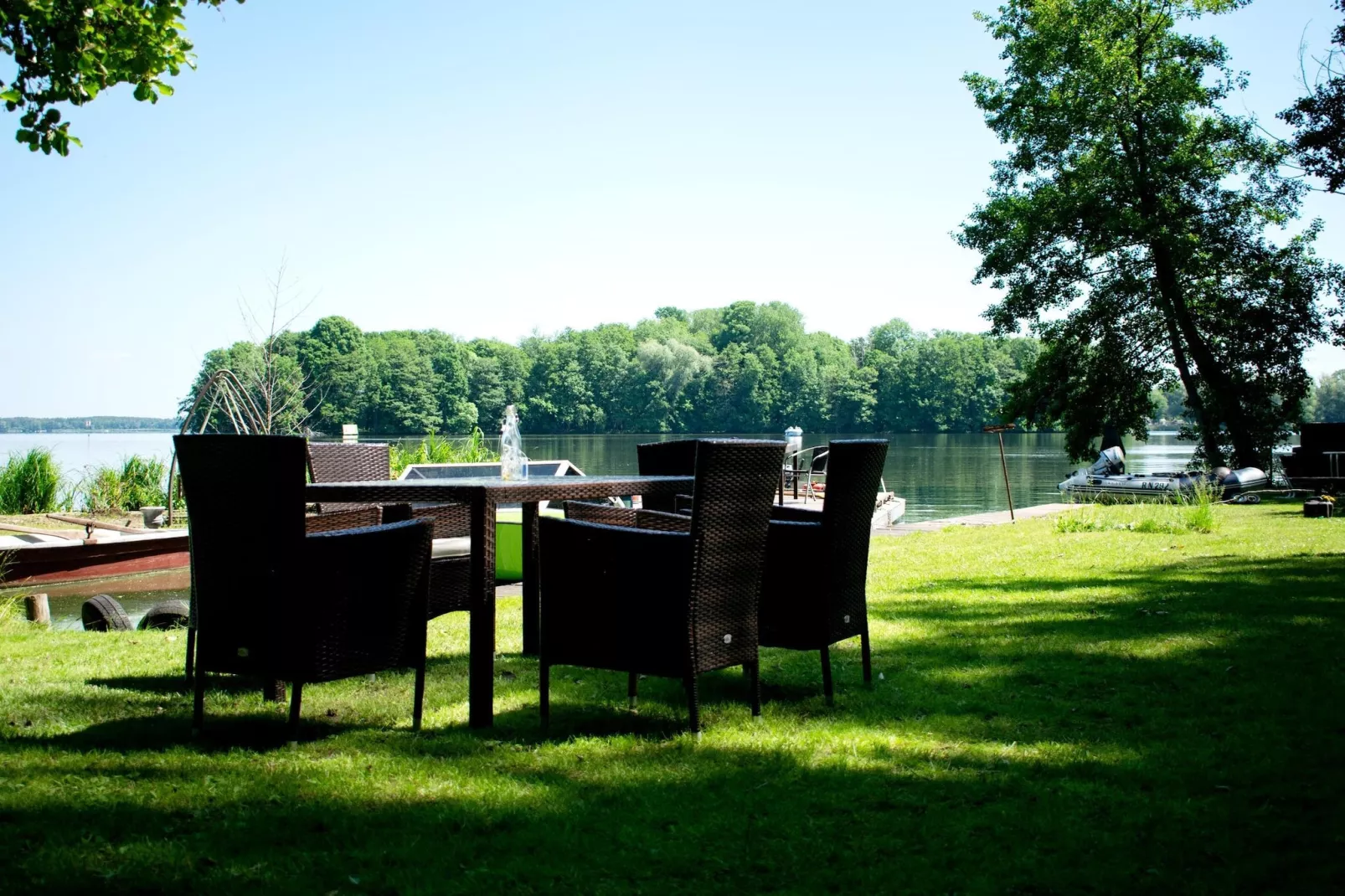 Ferienhaus am See-Gardens in summer