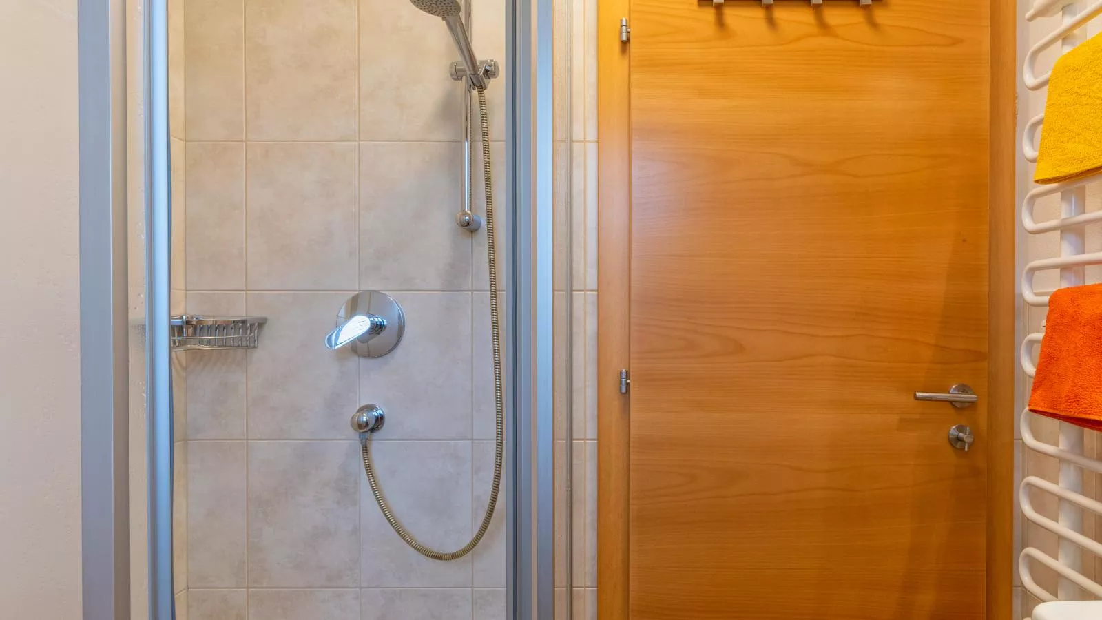 Blick ins Brixental-Badezimmer