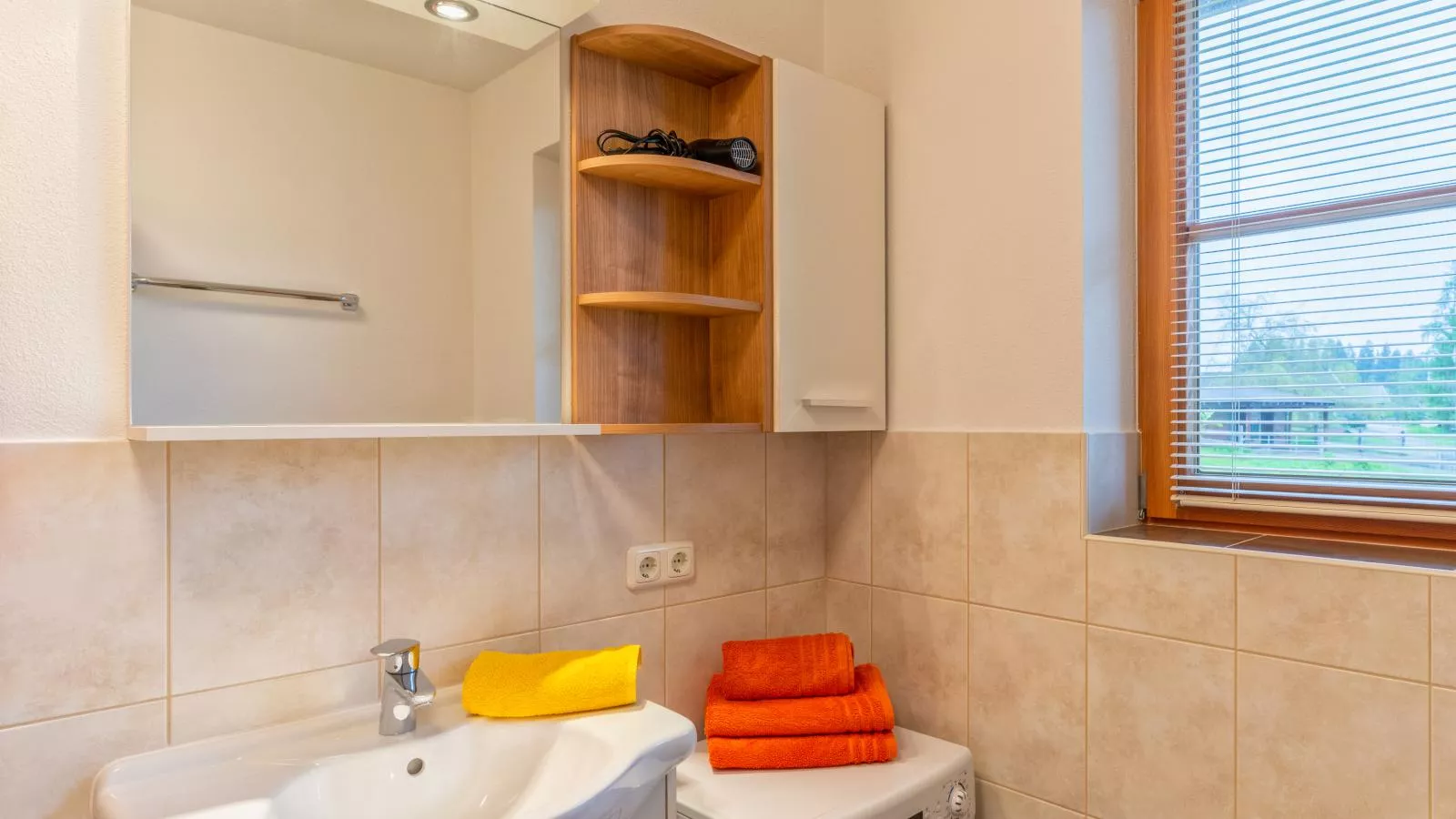 Blick ins Brixental-Badezimmer
