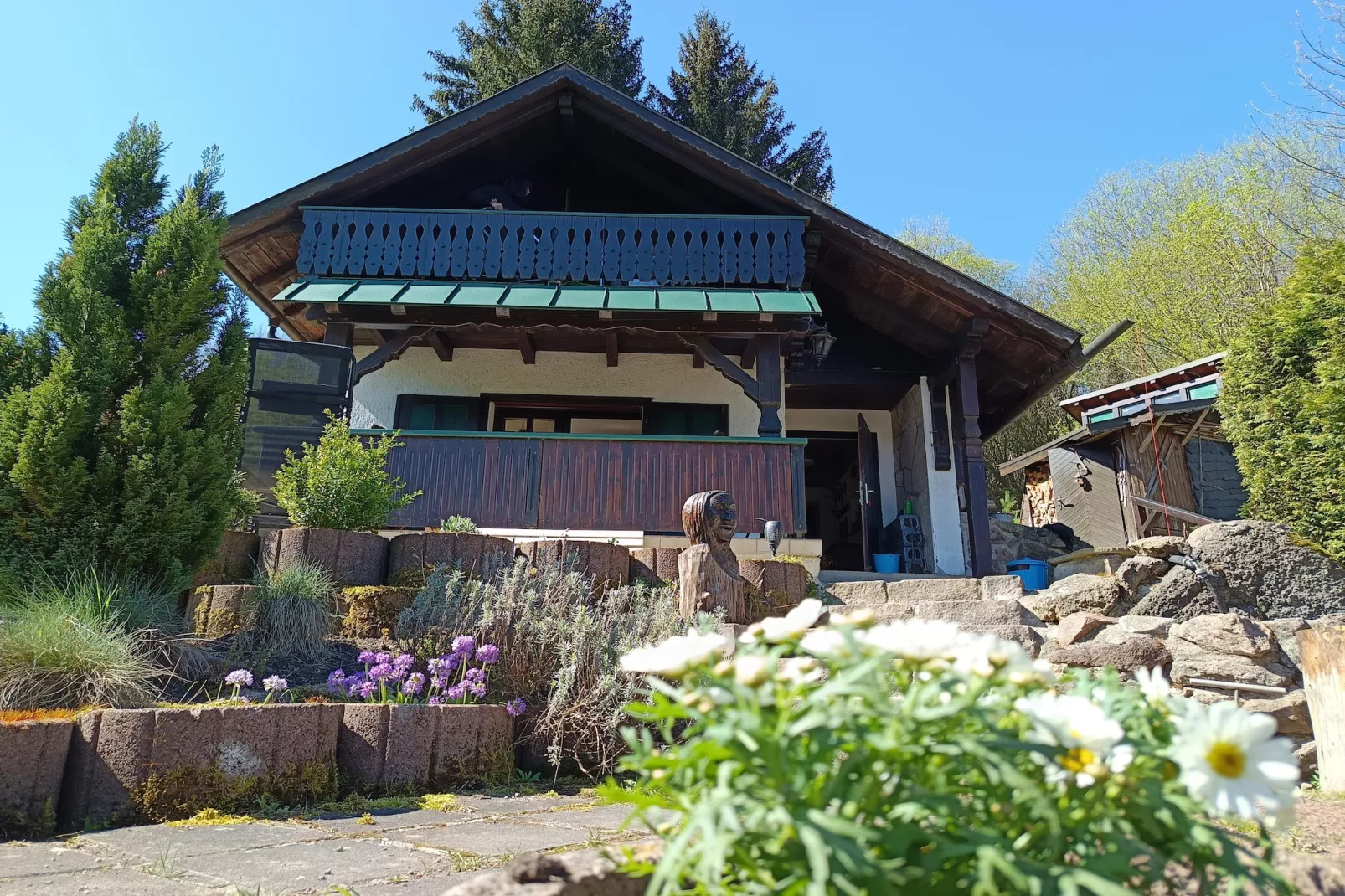 Am Hermannsberg-Exterior in summer
