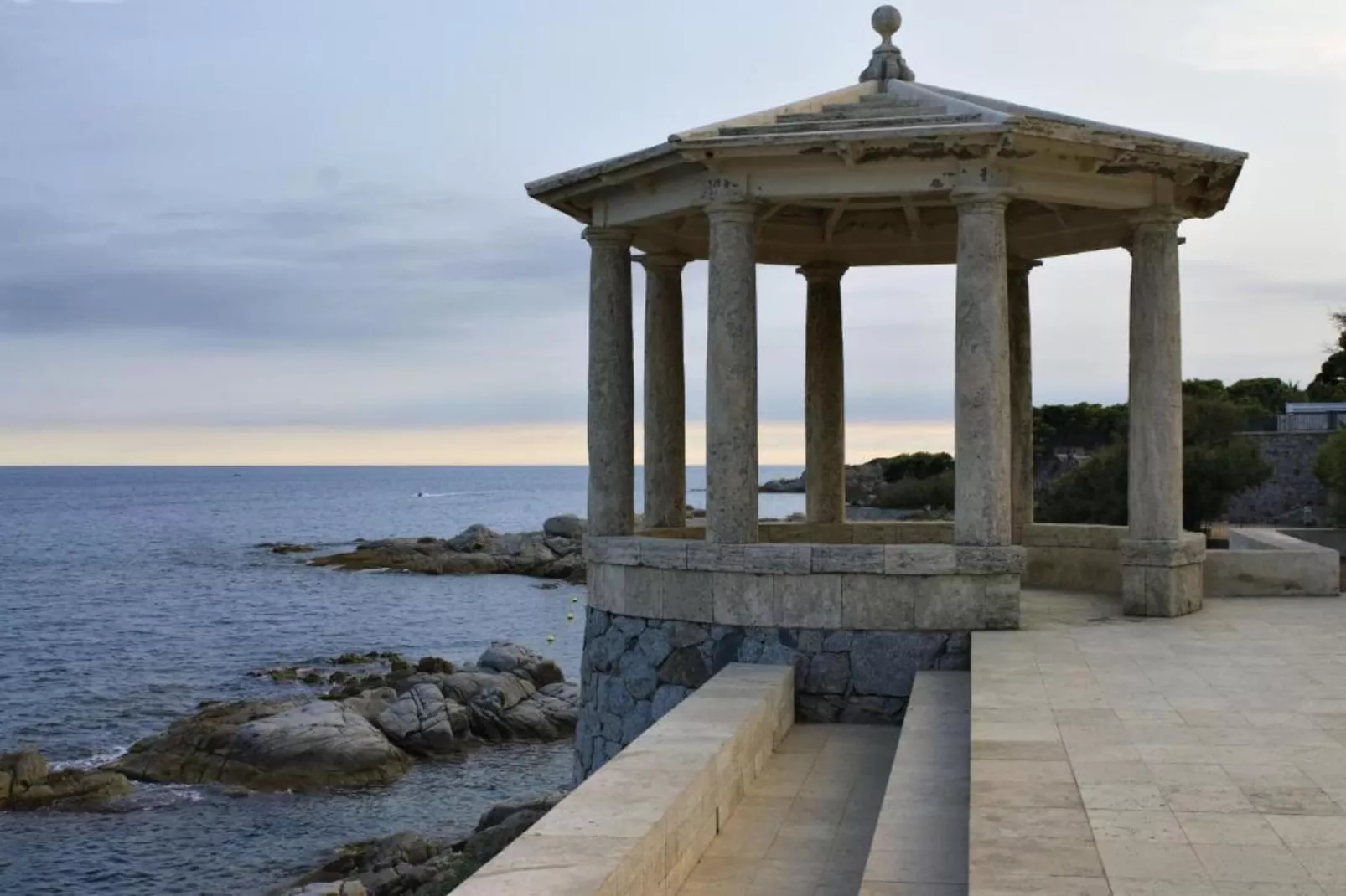 La Roca-Areas within 20km in summer