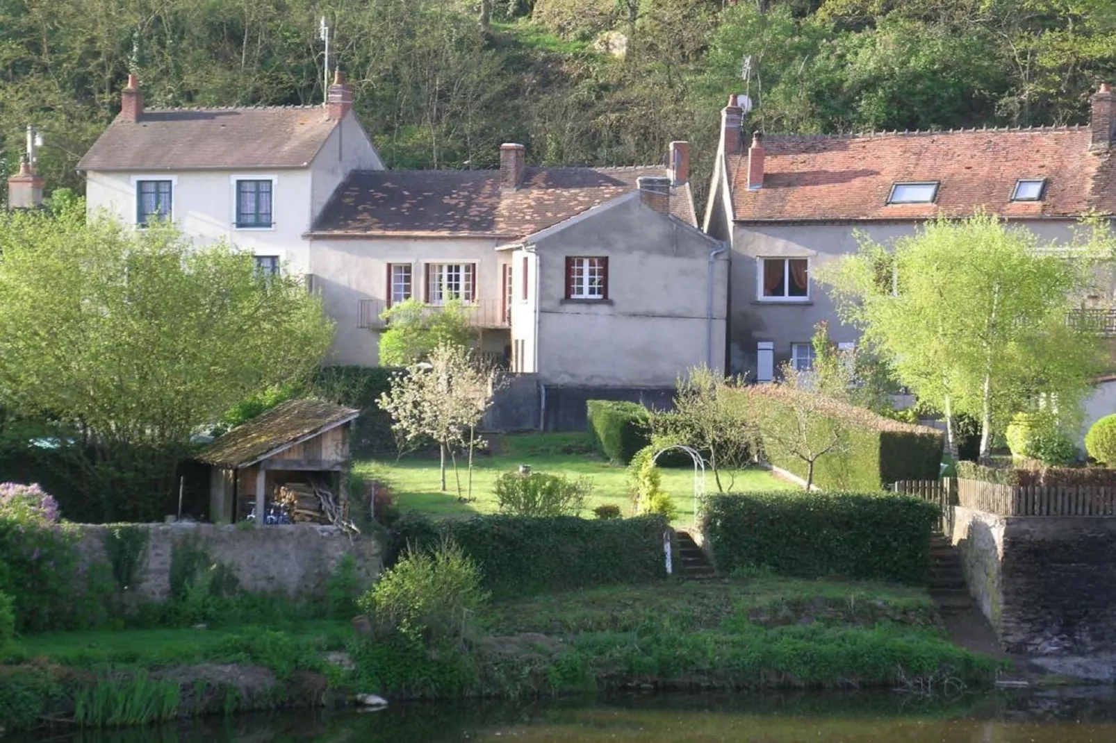 Gîte Calvaire - Hérisson-Exterior in summer