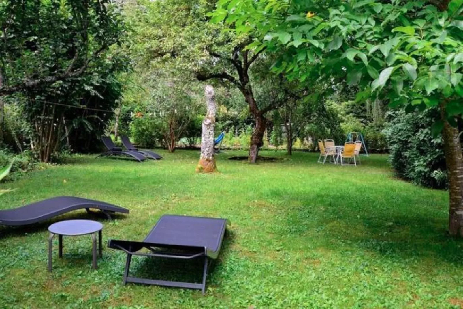 Bligny-sur-Ouche-Garten Sommer