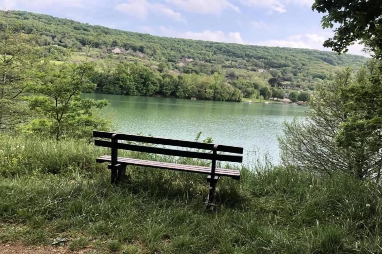 Les Deux Cabanons-Areas within 20km in summer