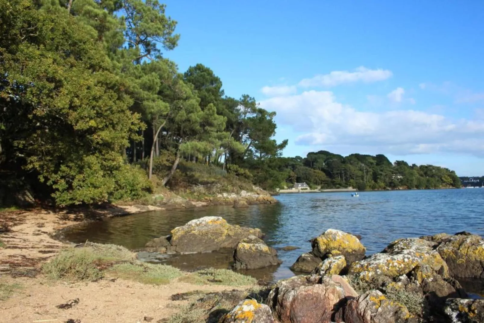 Les Iles du Morbihan 1-Areas within 5km in summer