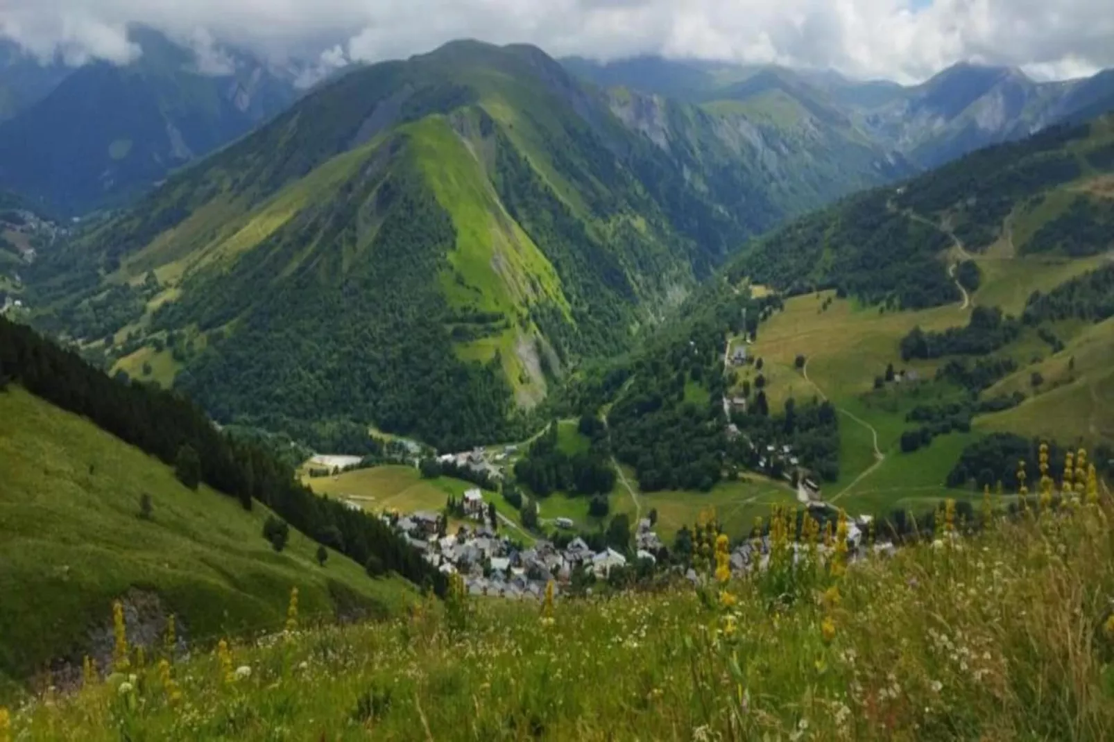 Les Fermes de Saint Sorlin 6-Areas within 20km in summer