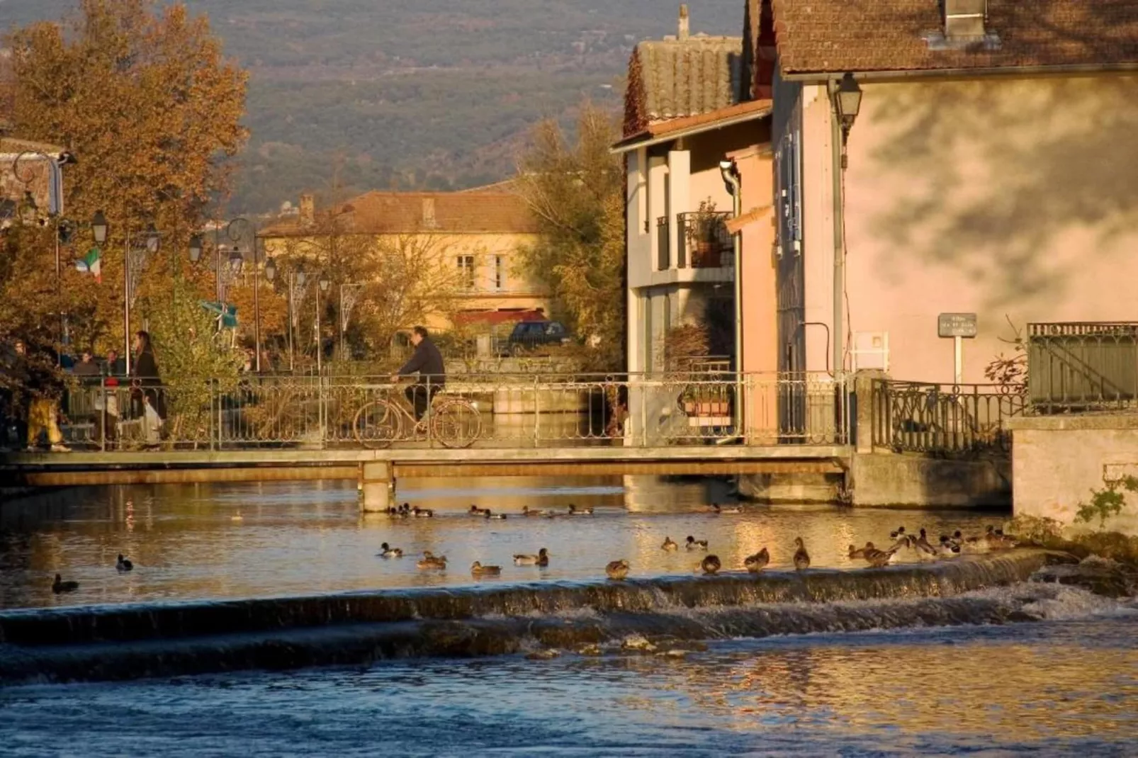L'oustau de Sorgue 3-Areas within 20km in summer
