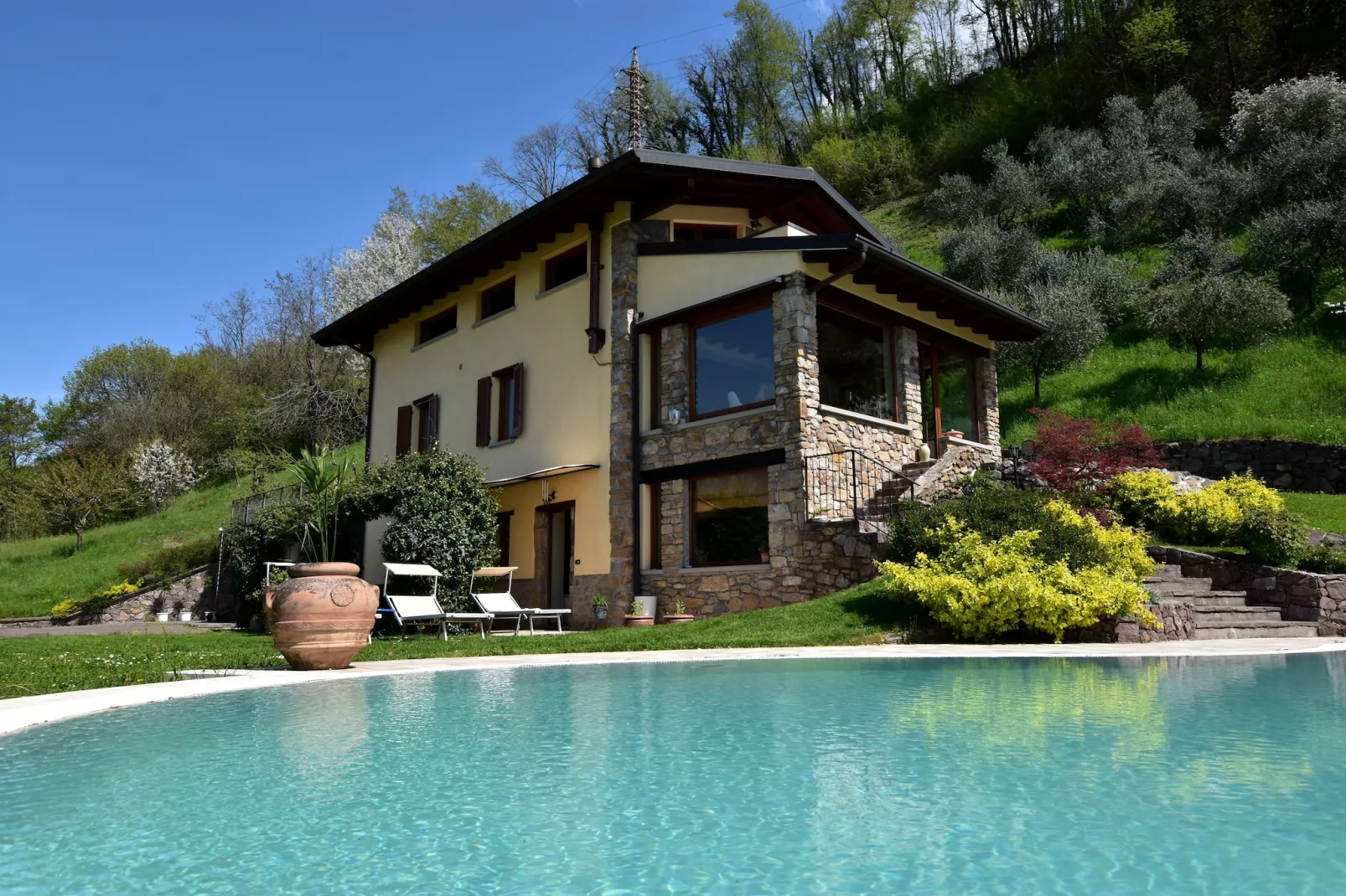 Dosso della Regina 6-Exterior in summer