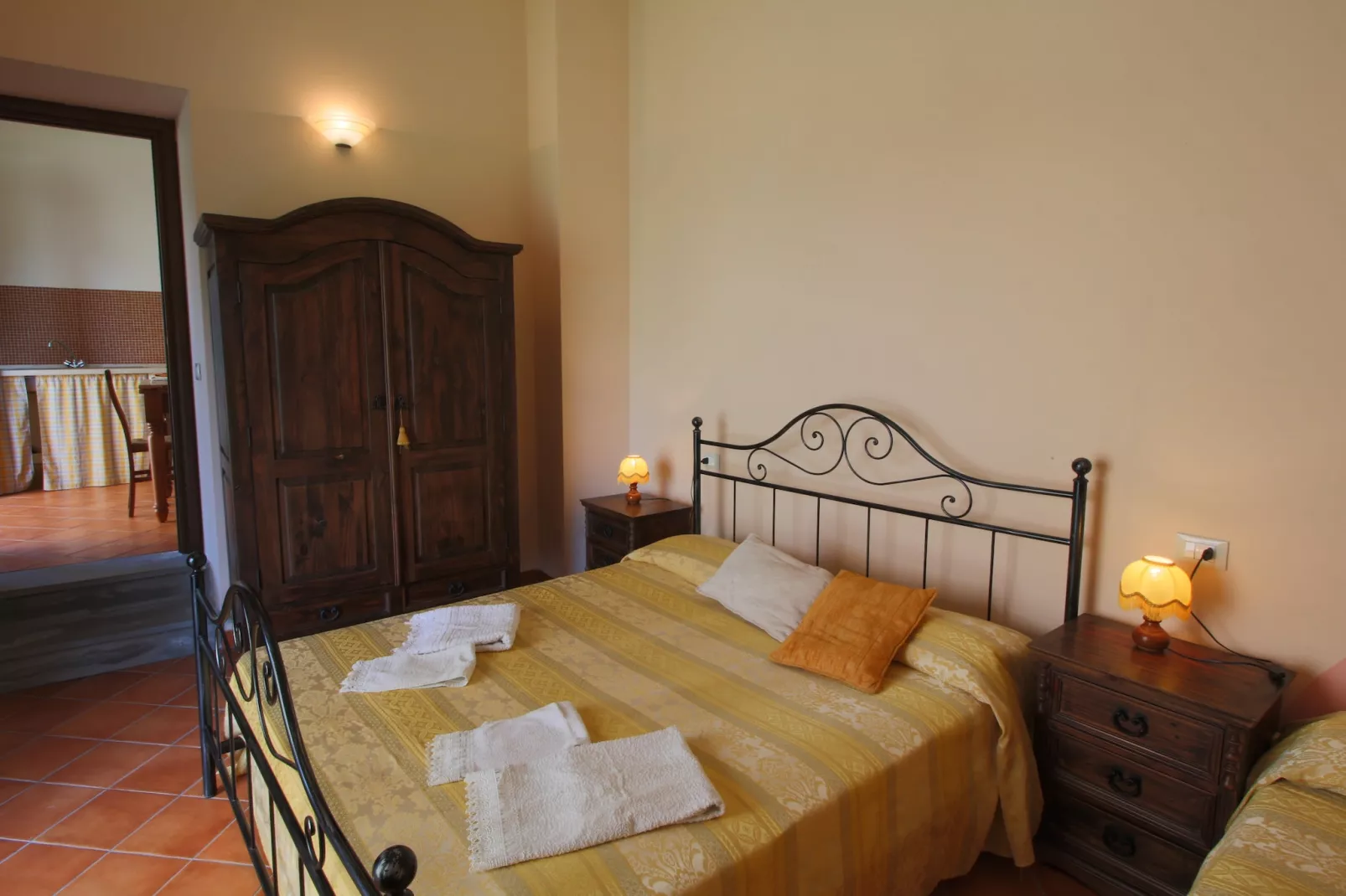 Rosa Gialla-Bedroom