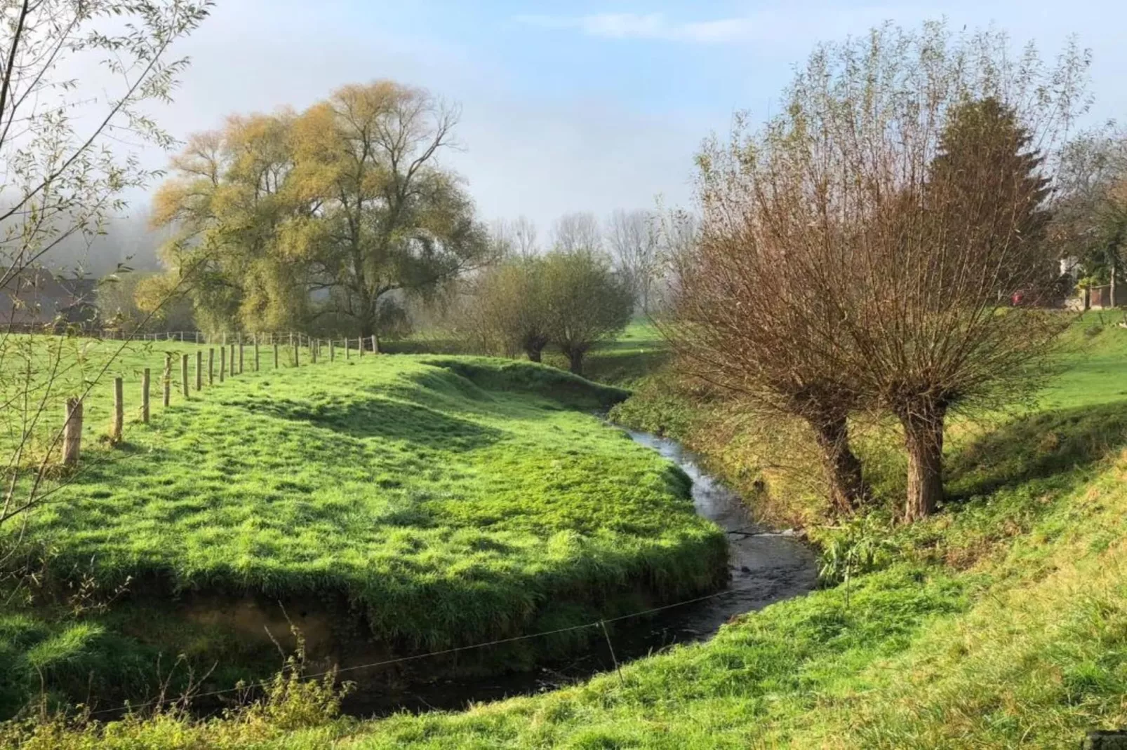 Hoeve A Gen Water- Donderblumke-Gebiete Sommer 20 km