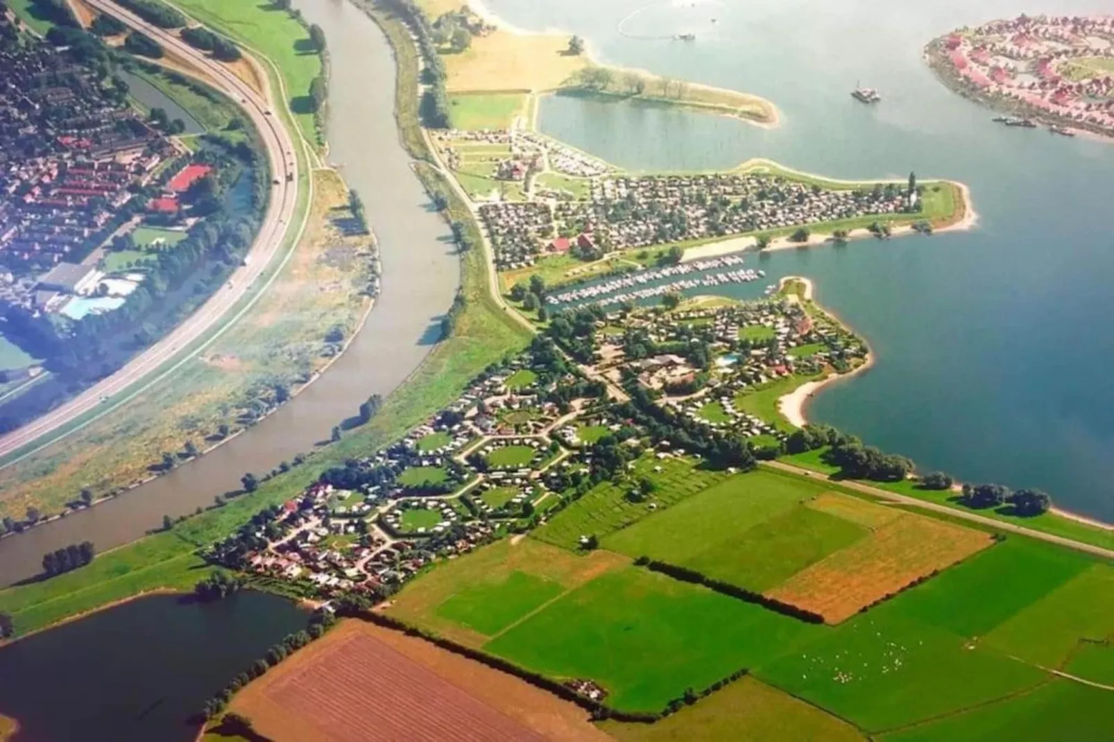 Recreatiepark Rhederlaagse Meren 8-Areas within 20km in summer