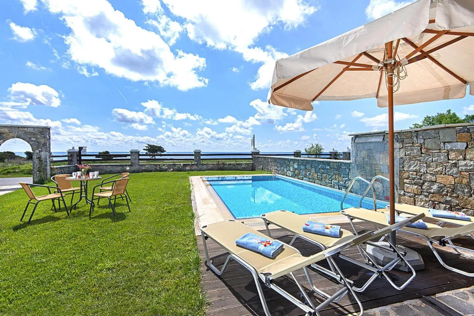 Villas Horizon Line / Villa Alia / Kiotari-Schwimmbad