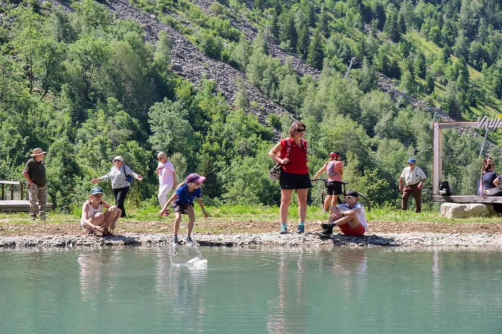 Les Epinettes 1-Areas within 5km in summer