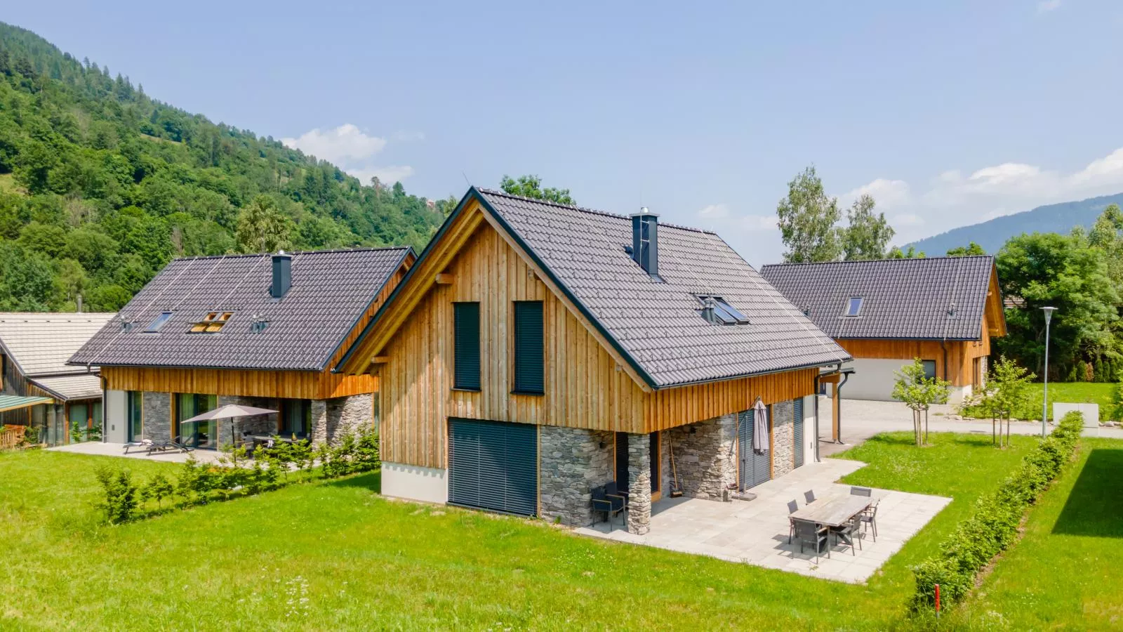 Mountain Vista-Exterior in summer