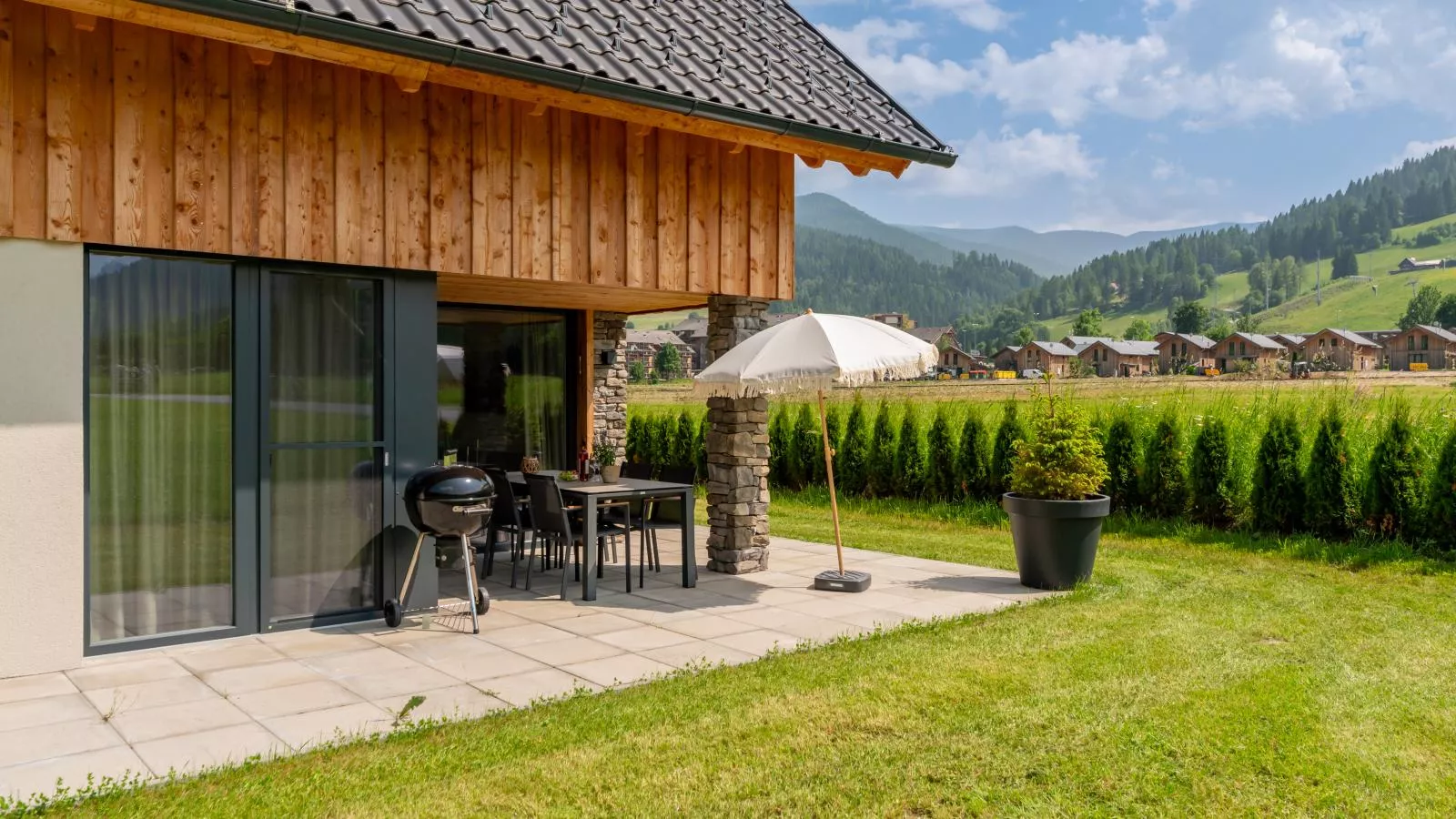 Mountain Chalet Esttes-Exterior in summer