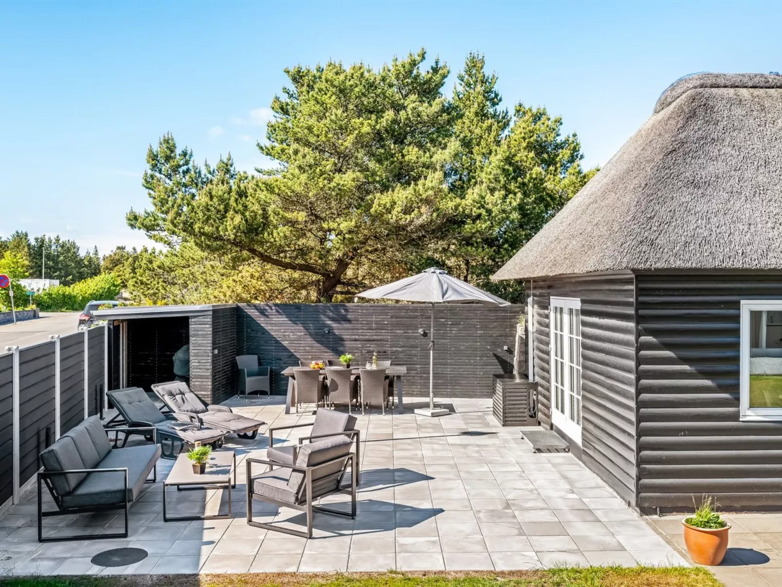 "Aila" - 1.4km from the sea-Dehors