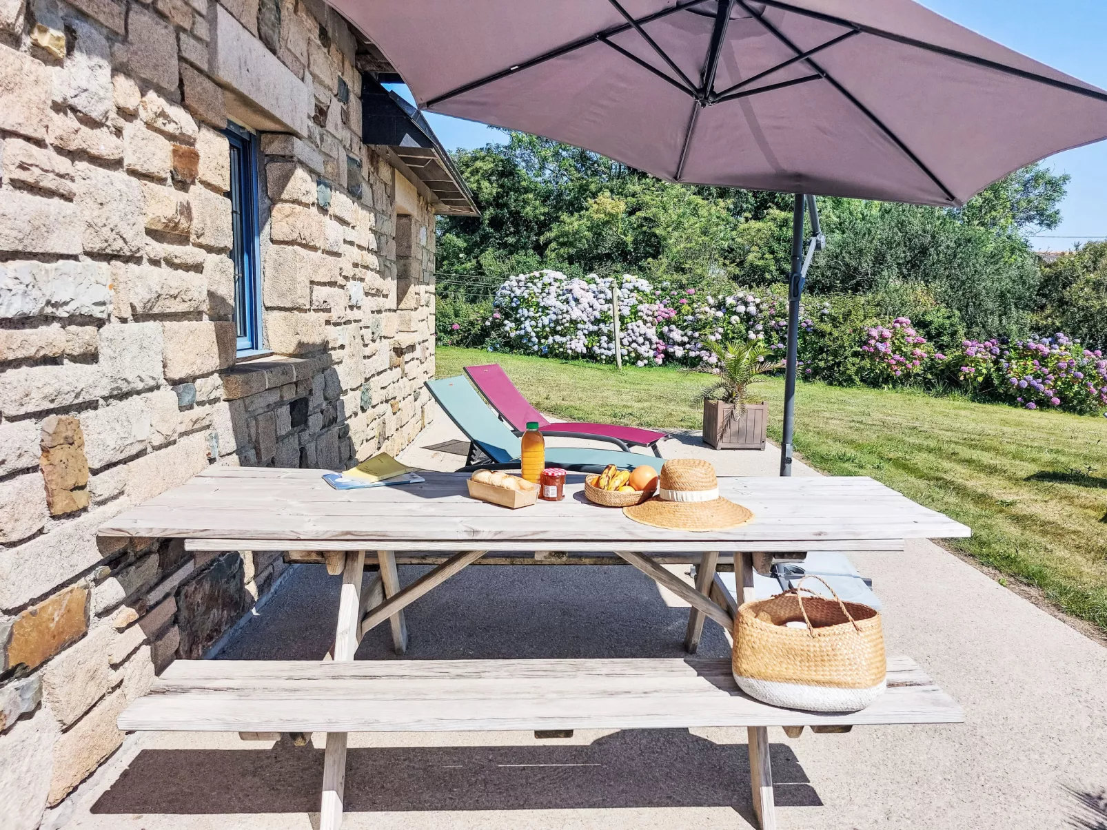 Milin-Avel-Outside