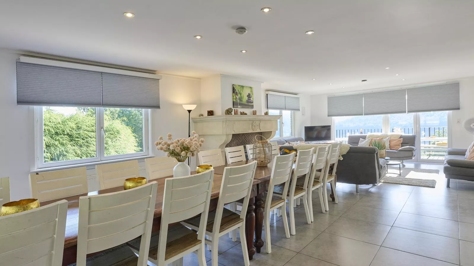 Devant les Thiers-Dining room