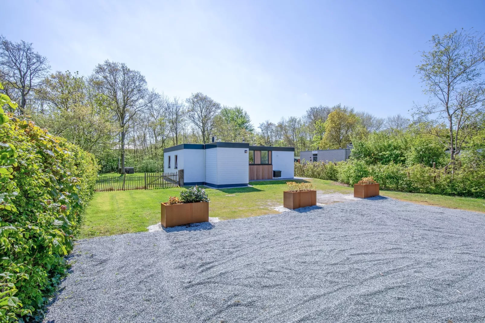 De Parel 166-Gardens in summer