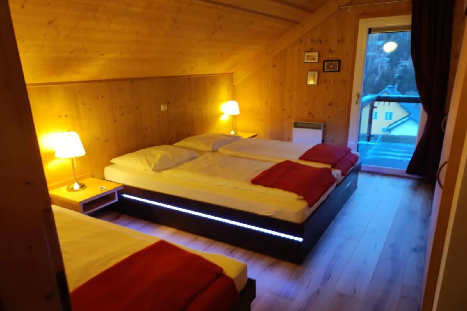52148-Bedroom